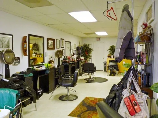 Beauty: Inside Attitude Salon, Chiloquin